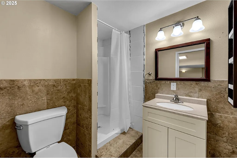 1320 Nw Maple Ln #B - Photo 6 of 16