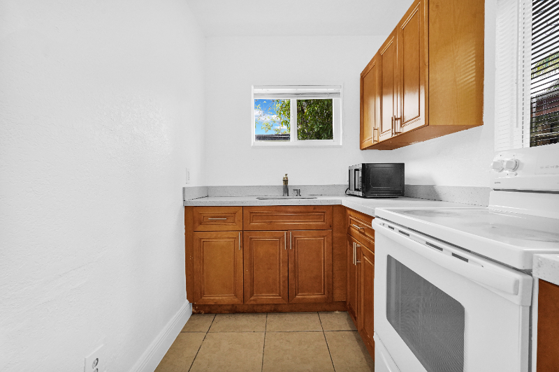 1960 Sw 41st Ave #4 - Photo 3 of 19