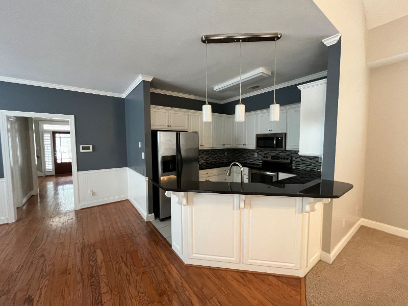 921 Mitchell Ln - Photo 2 of 14