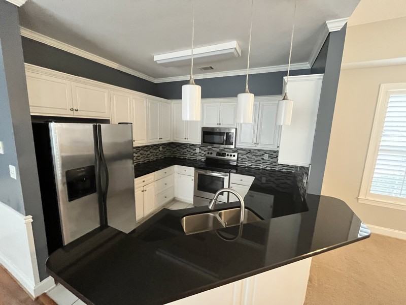 921 Mitchell Ln - Photo 3 of 14