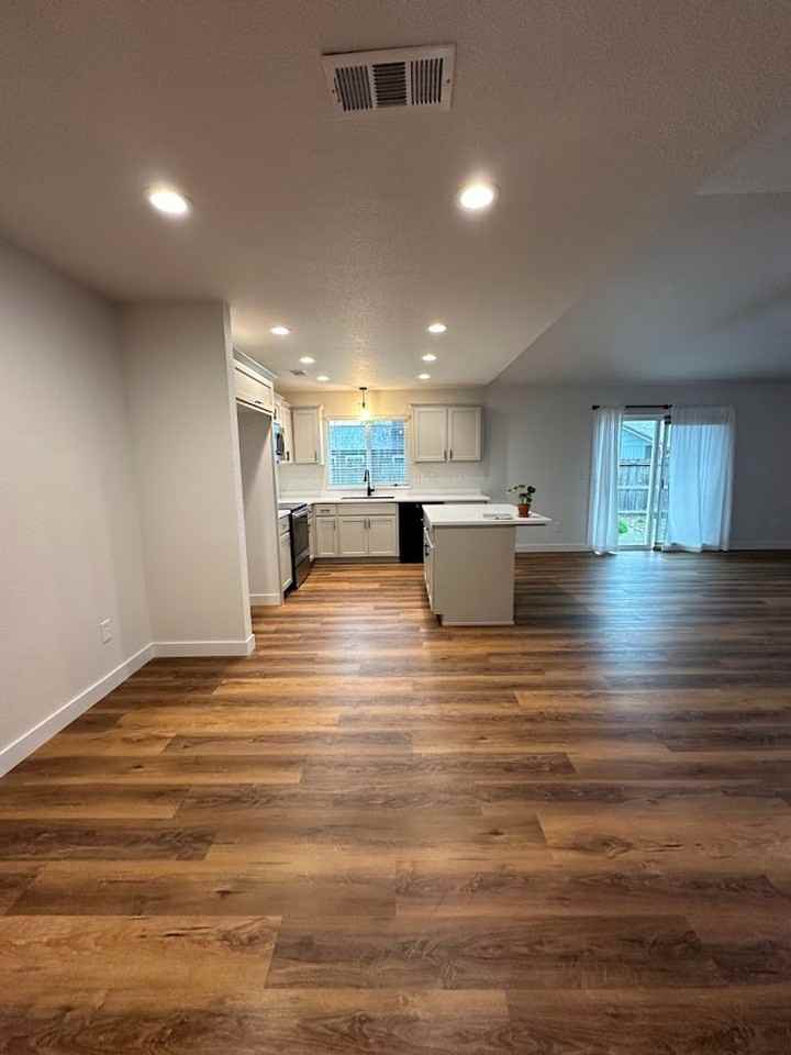1133 Pineland Dr - Photo 3 of 50