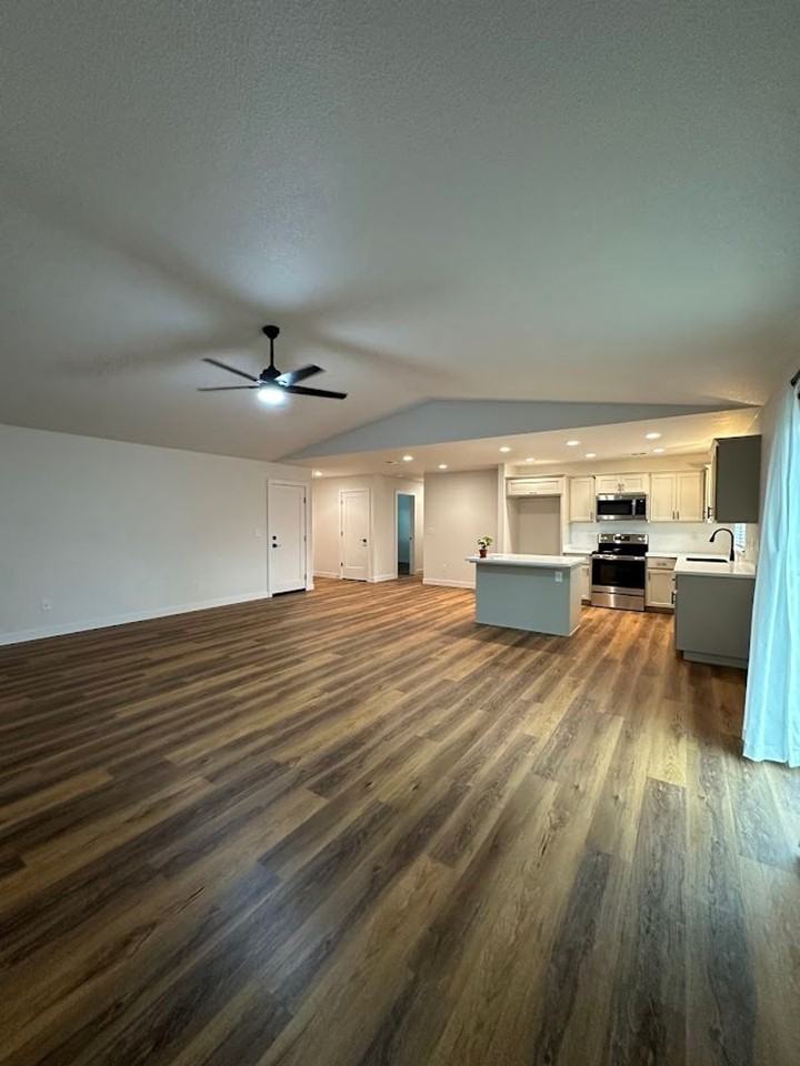 1133 Pineland Dr - Photo 5 of 50