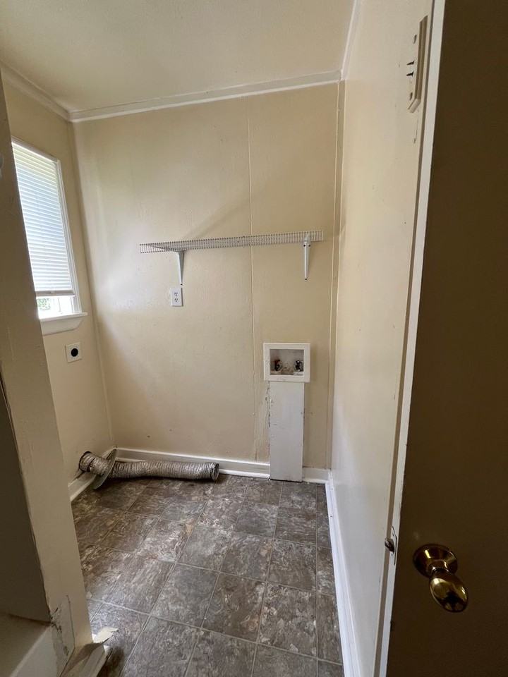 207 Roosevelt Rd - Photo 6 of 10