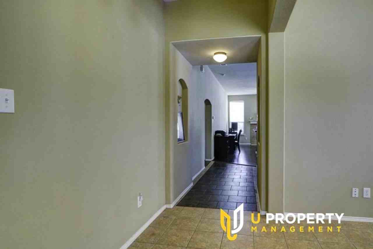 1705 Murphy Ct - Photo 3 of 25