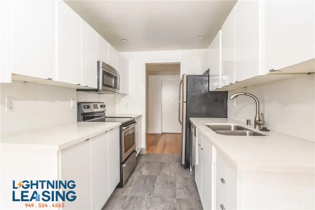 811 1/2 6th St #105D - Photo 5 of 17