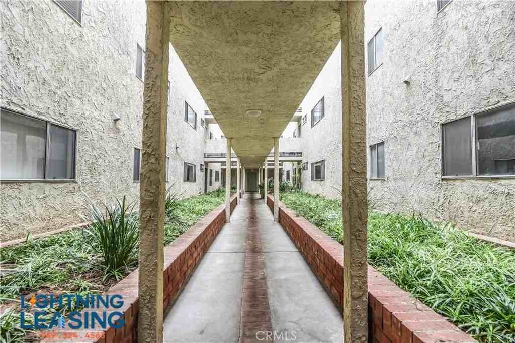 811 1/2 6th St #105D - Photo 6 of 17