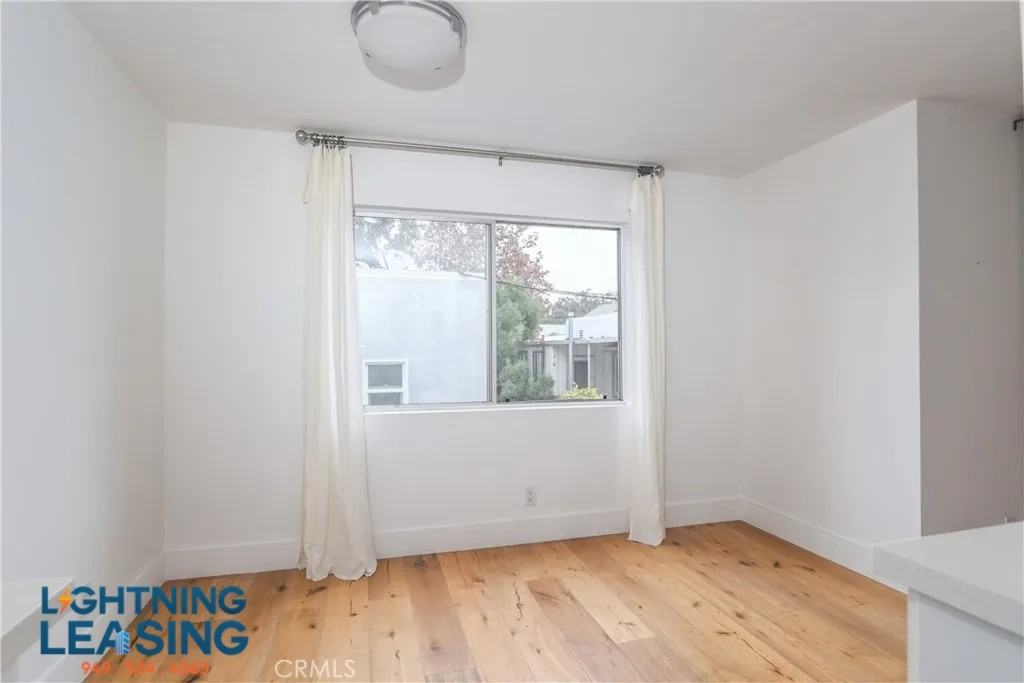 811 1/2 6th St #105D - Photo 7 of 17