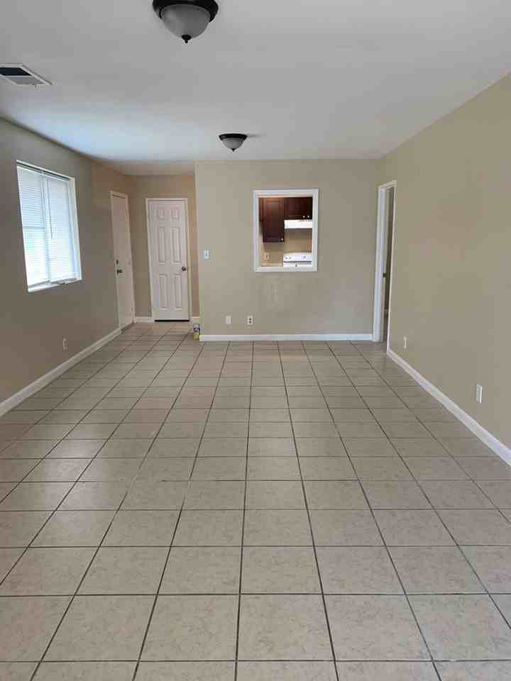212 Hunters Ln - Photo 2 of 7