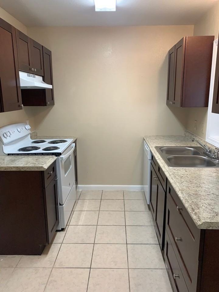 212 Hunters Ln - Photo 3 of 7