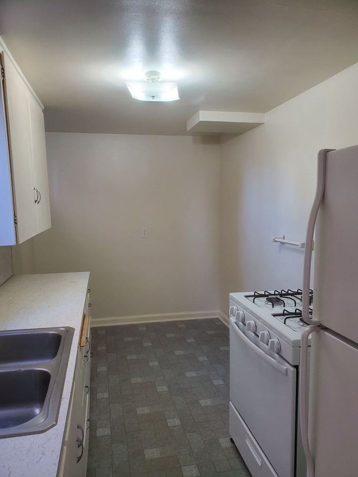 708 W 1st Ave - Photo 6 of 21