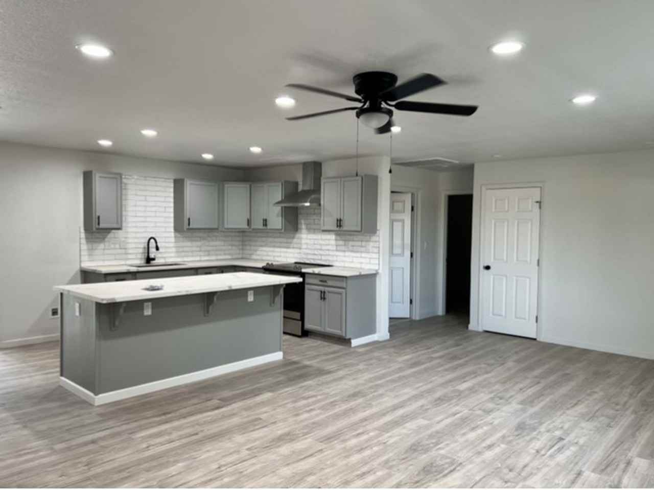 35220 Avenue 13 1/2 - Photo 2 of 11