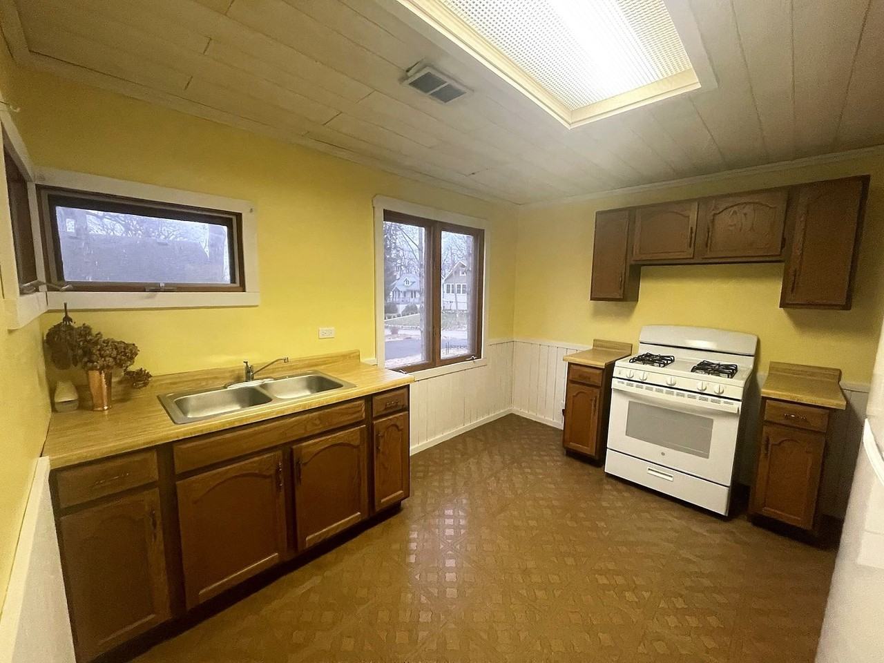 76 Jewell Dr - Photo 2 of 22