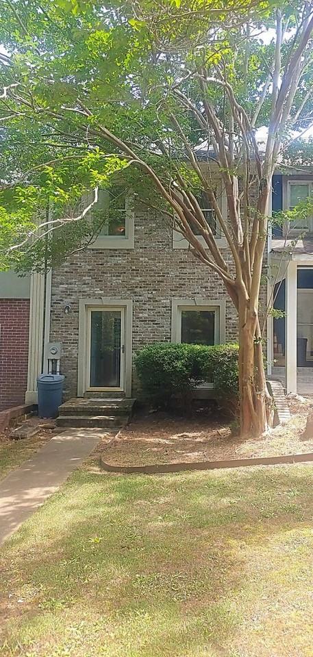 1731 Ashwood Ln - Photo 2 of 12