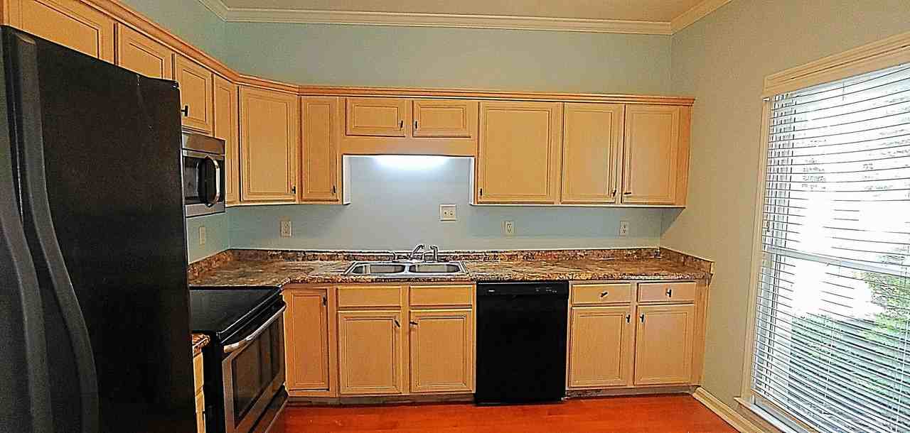 1731 Ashwood Ln - Photo 5 of 12