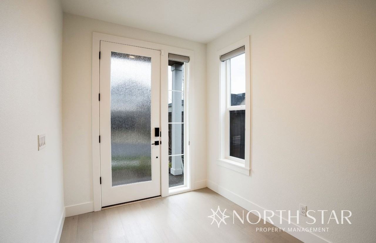 4246 Nw Woodgate Ave - Photo 3 of 31