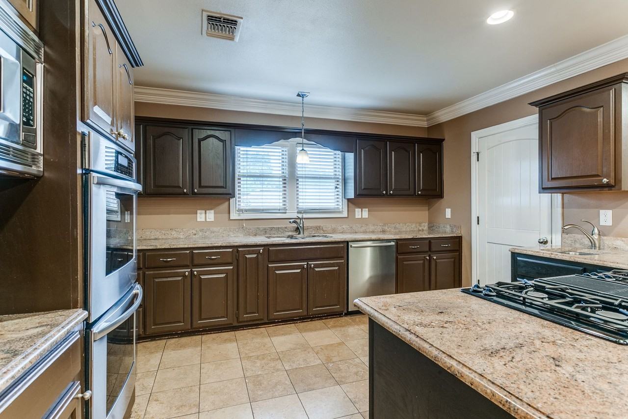 307 Ridgemont Ave - Photo 5 of 37