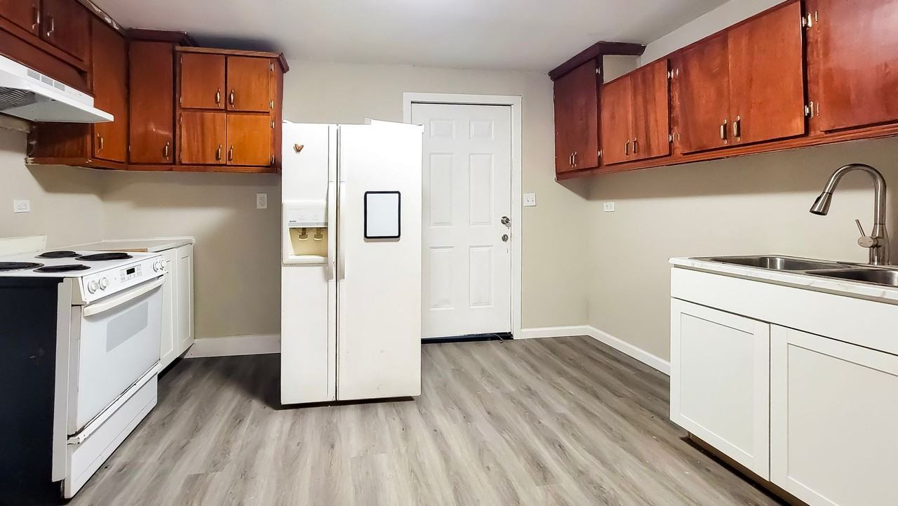 825 13th Ct - Photo 5 of 14