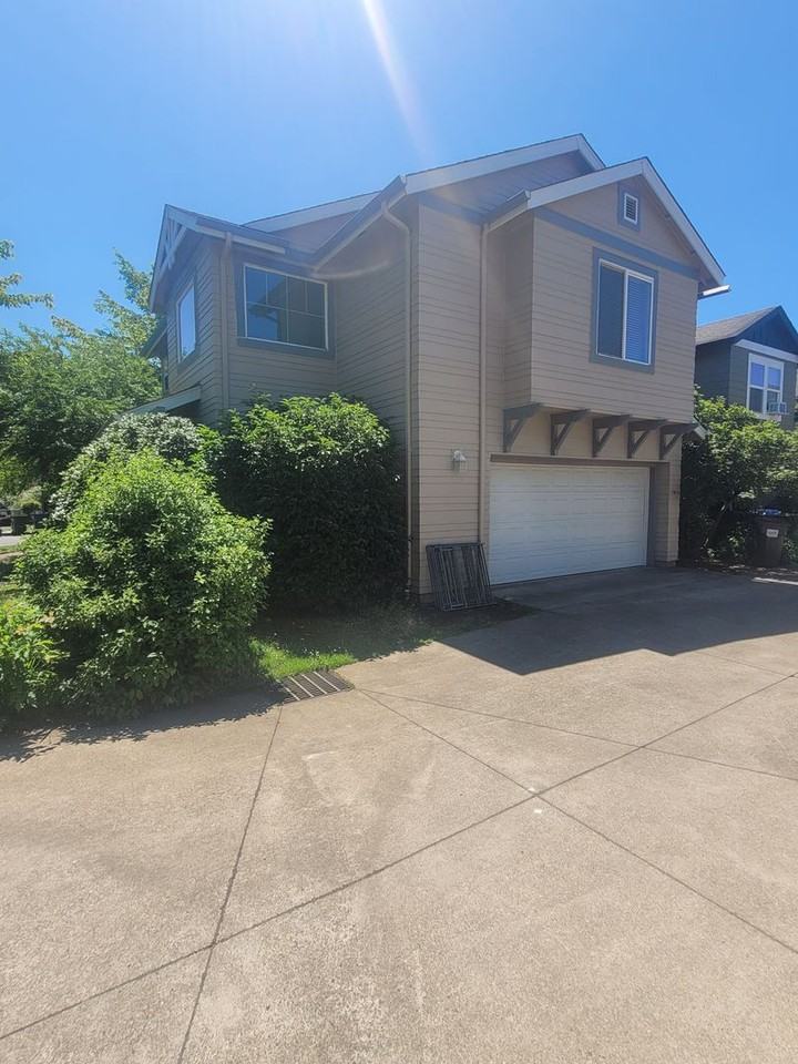 1604 Hamlet Ln - Photo 2 of 25