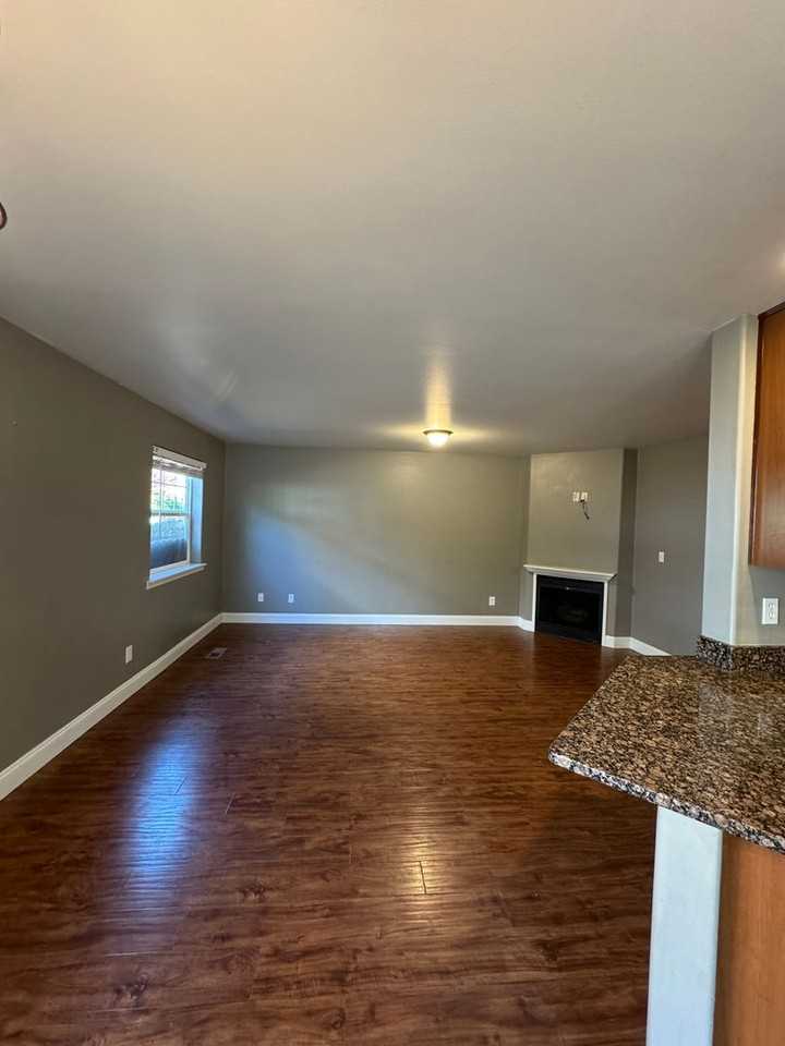 1454 Four Seasons Dr - Photo 3 of 9