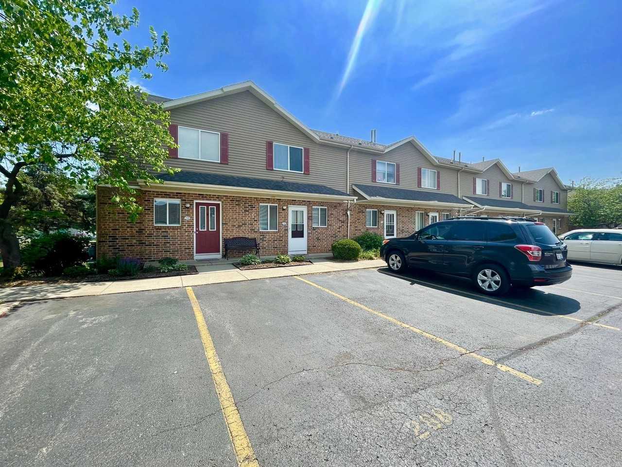 320 Carriage Ln Sw - Photo 2 of 26