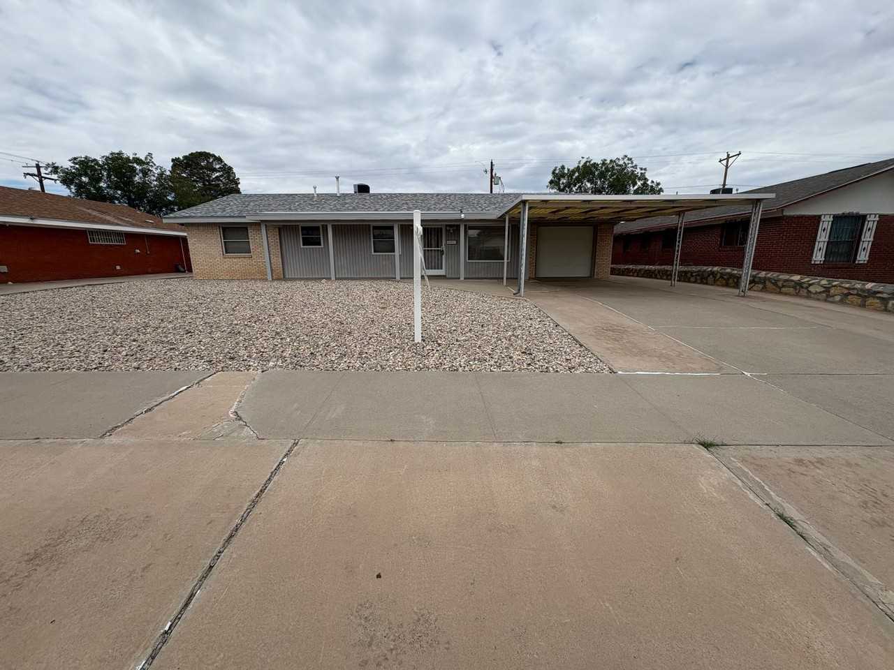 3305 Killarney St - Photo 2 of 32