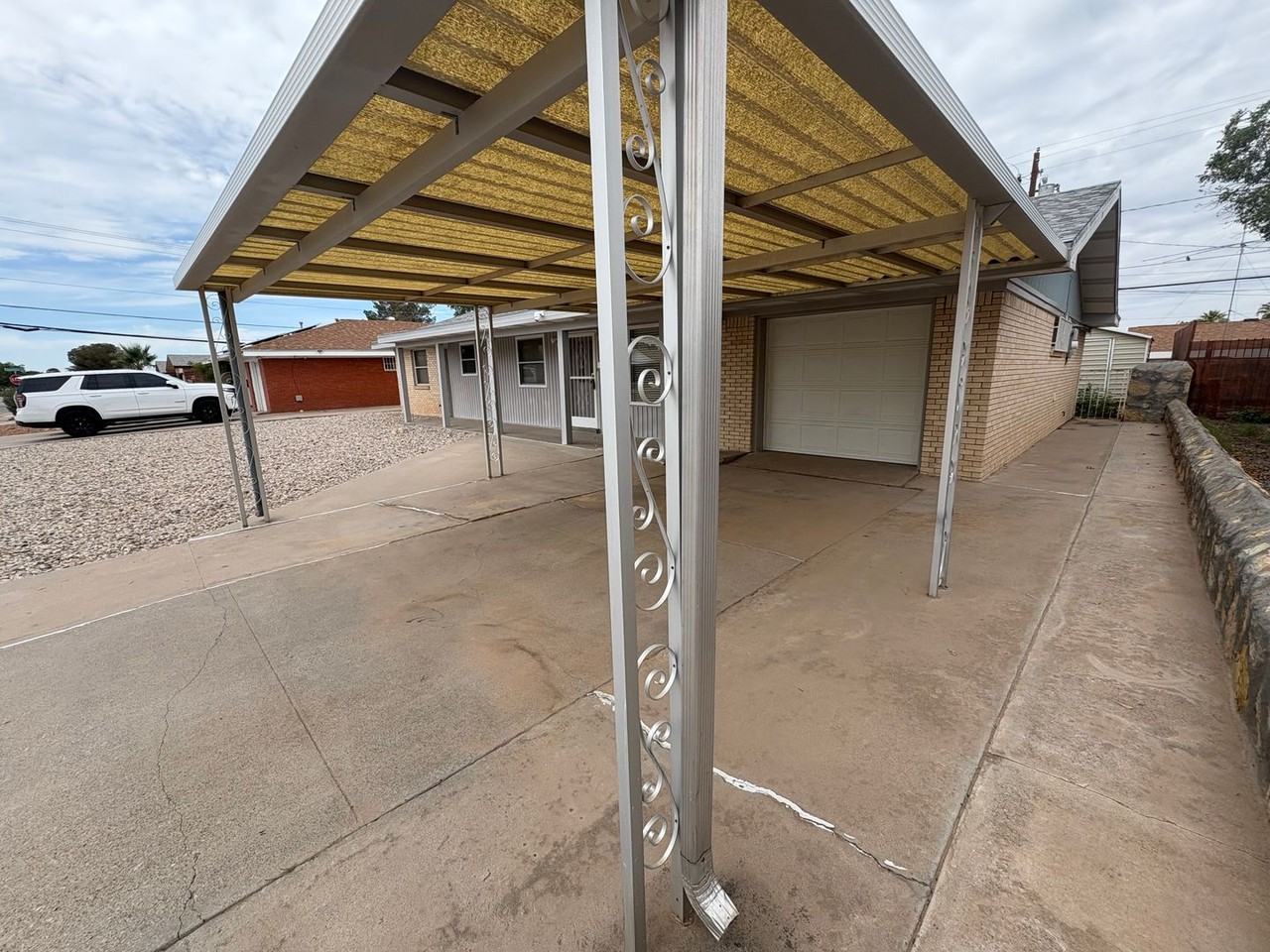 3305 Killarney St - Photo 3 of 32