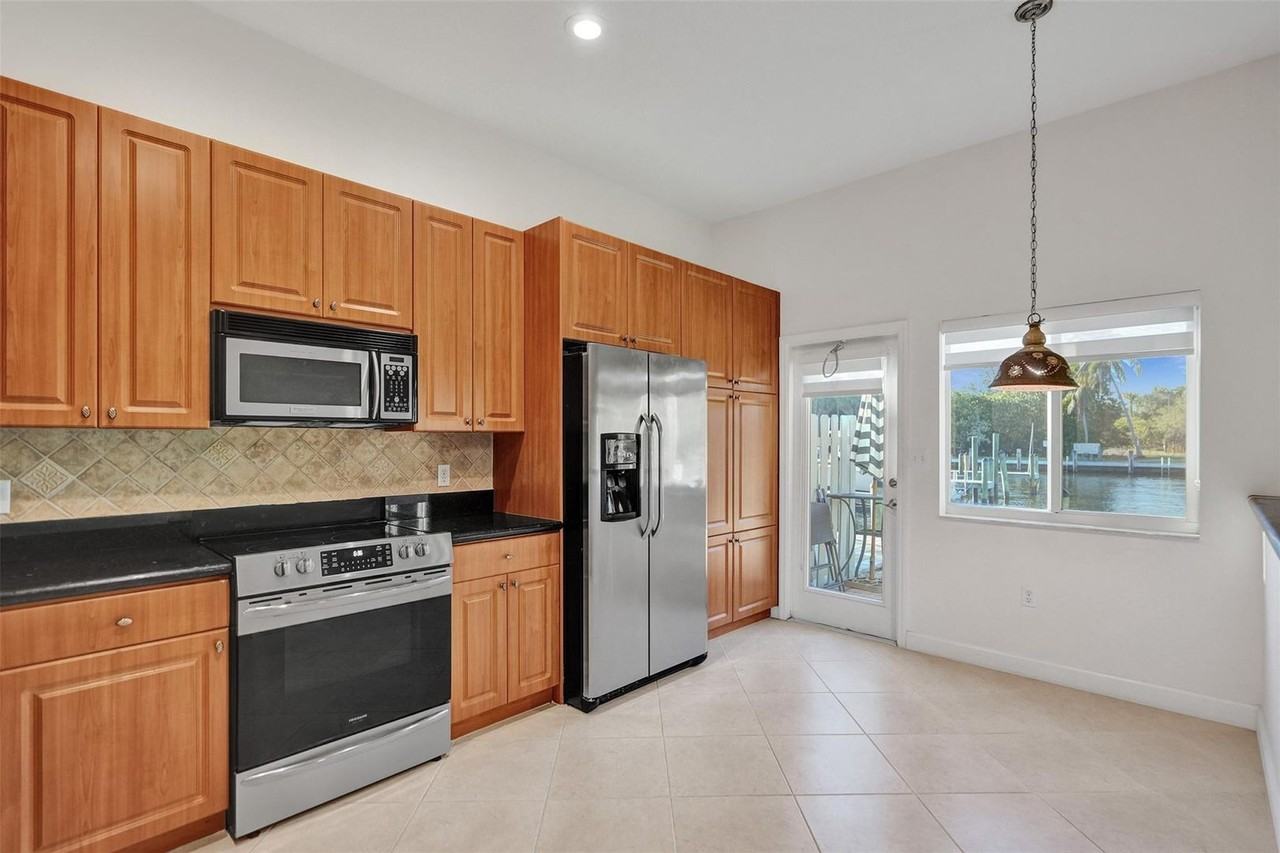 2724 Treasure Cove Cir - Photo 2 of 22