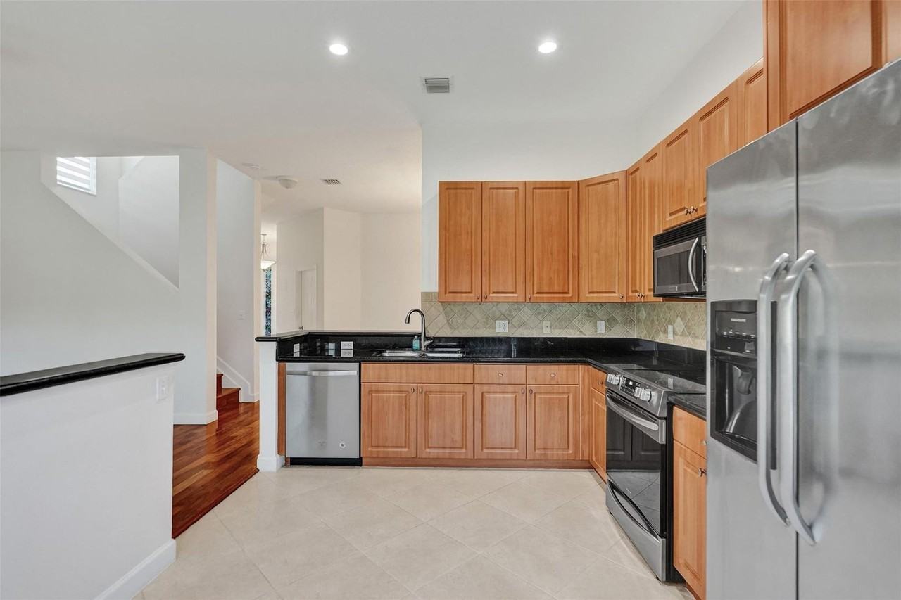 2724 Treasure Cove Cir - Photo 3 of 22