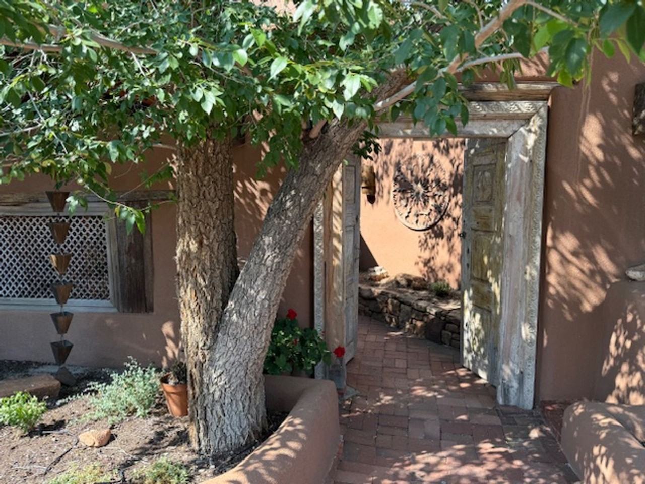 15 Cielo Cumbre Rd - Photo 3 of 50