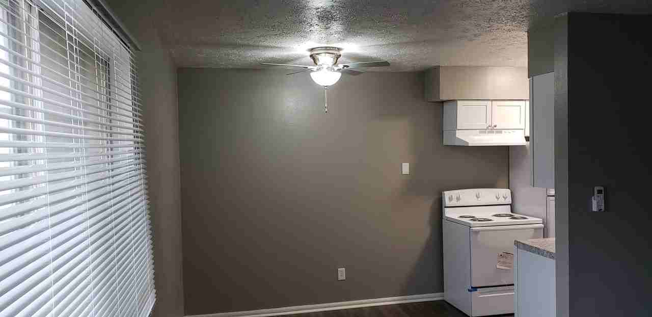 3303 Maplewood Dr - Photo 6 of 10