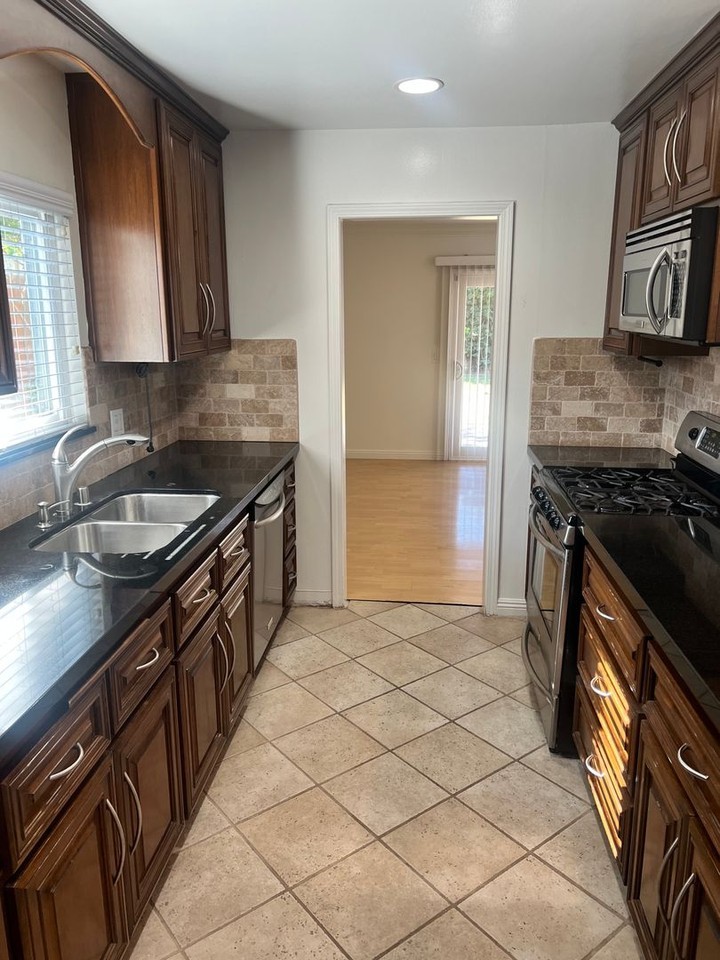 16409 Red Coach Ln - Photo 2 of 47