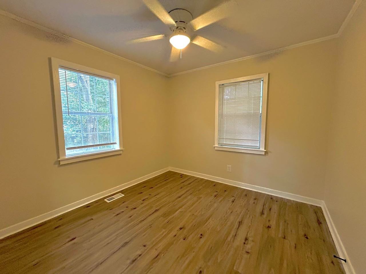 3540 White St - Photo 7 of 10