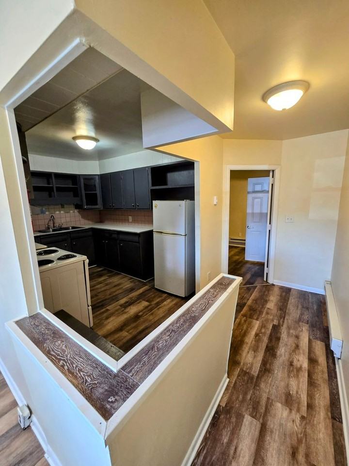 703 N Front St - Photo 3 of 9