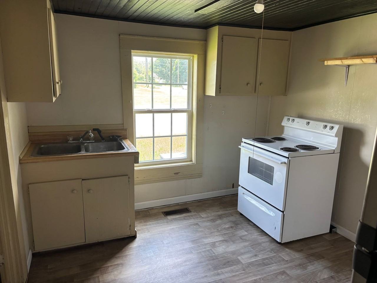 212 S Lee St - Photo 2 of 7