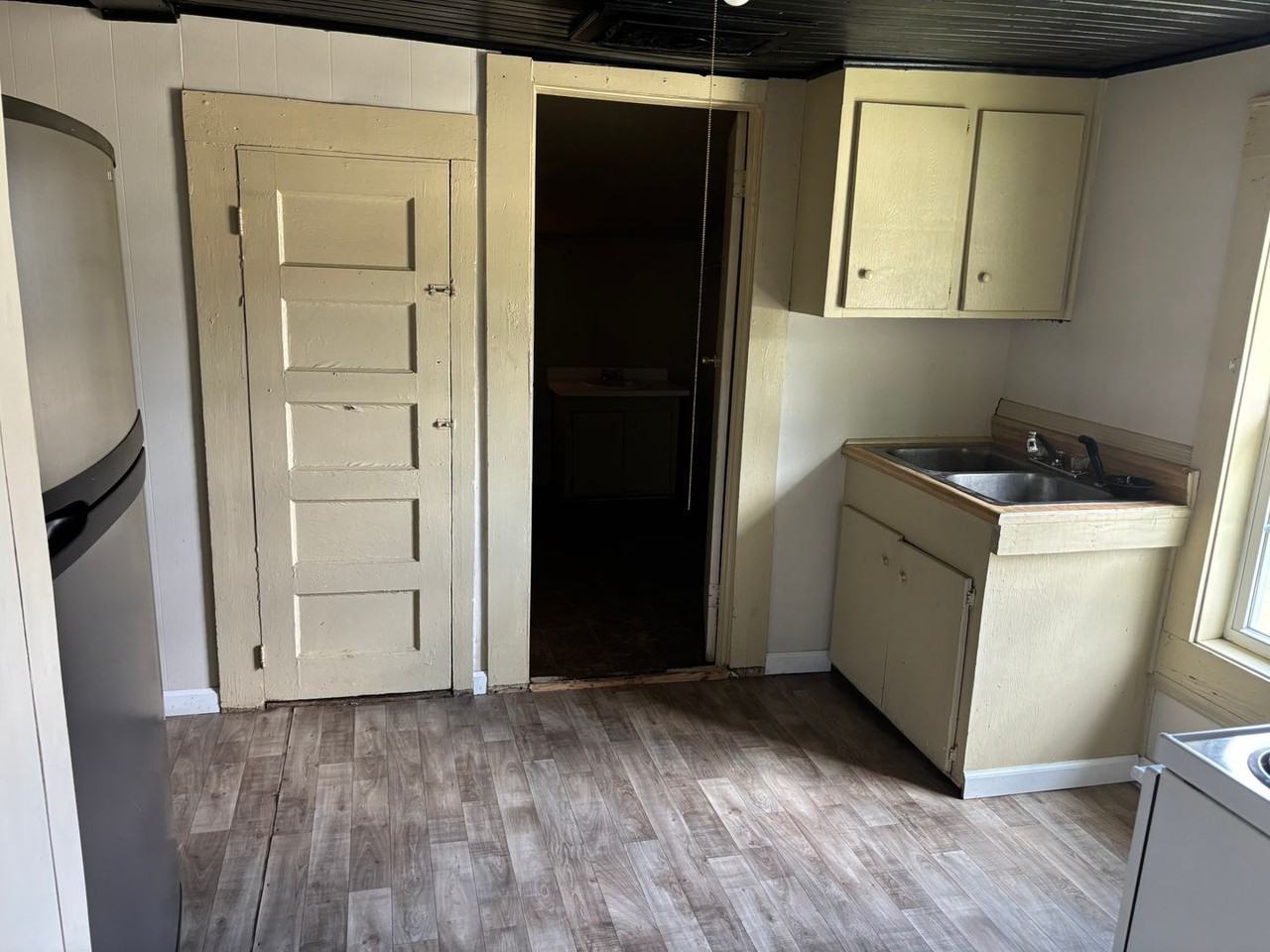 212 S Lee St - Photo 3 of 7