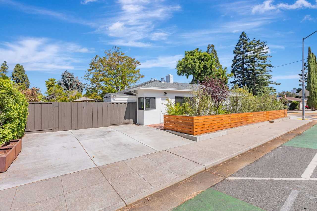 1130 Castro St - Photo 2 of 50