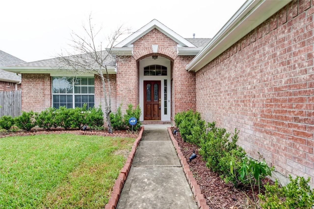 11514 Hills Bridge Ln - Photo 2 of 29