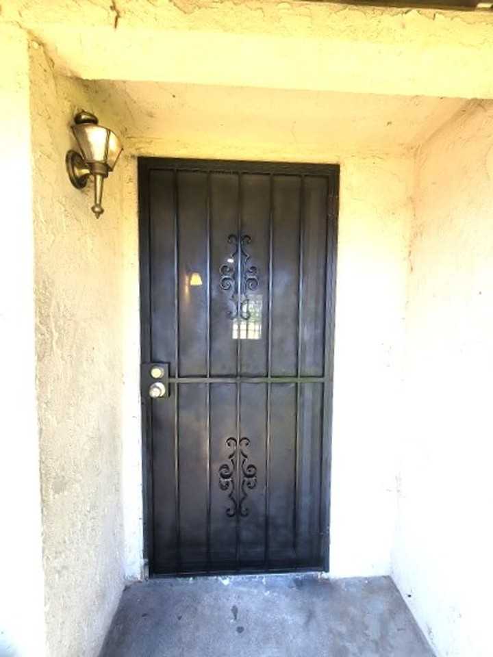 25398 Eureka St - Photo 4 of 26