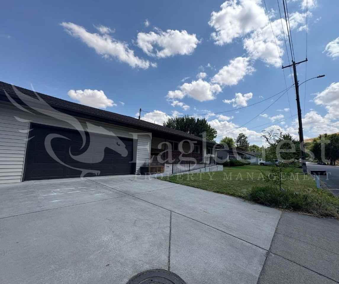 211 Dehaven St - Photo 3 of 45