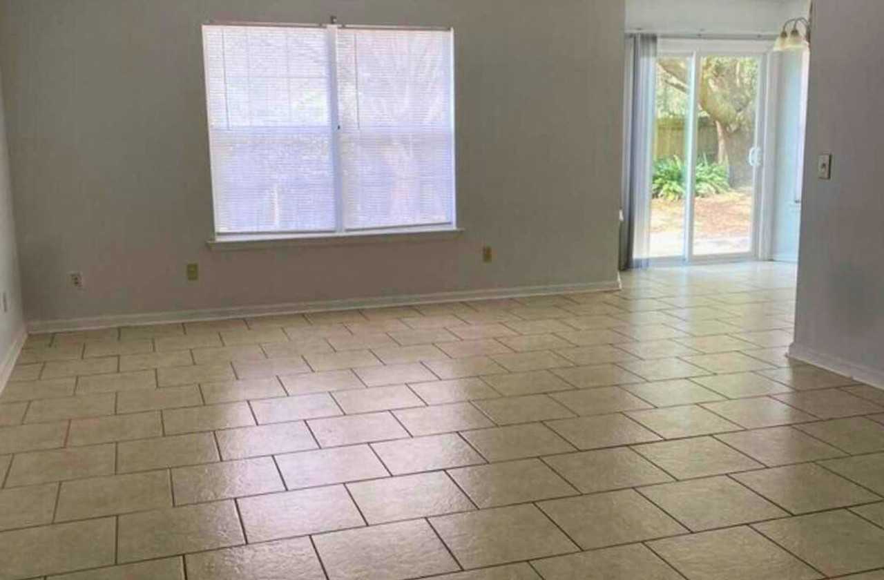 126 Ash Ct - Photo 2 of 13