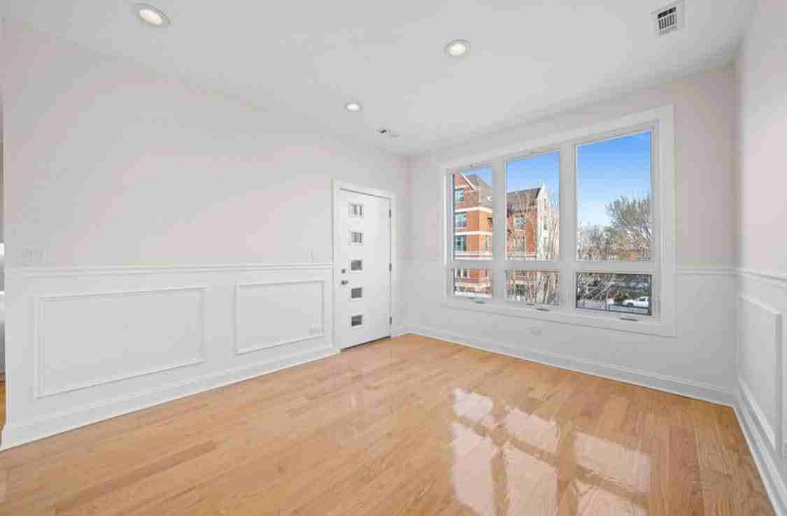 2811 West Jackson Boulevard - Photo 3 of 10