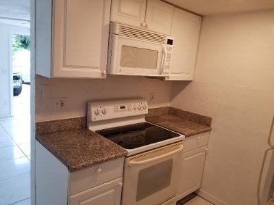 4724 TICE ST - Photo 4 of 6