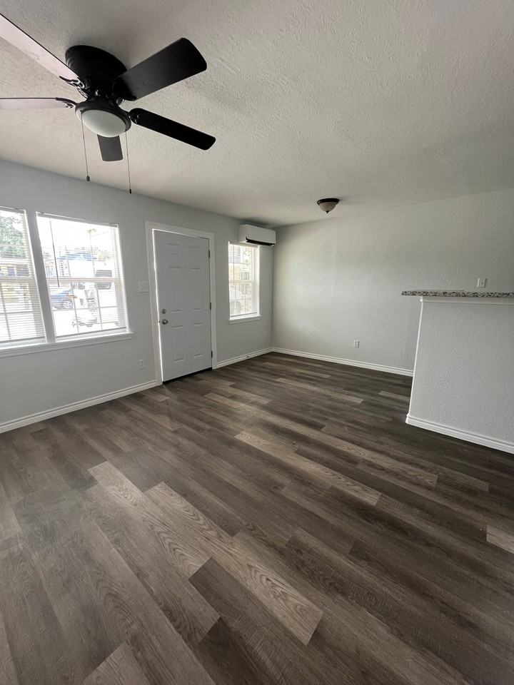 4001 Yellowstone Boulevard - Photo 6 of 20