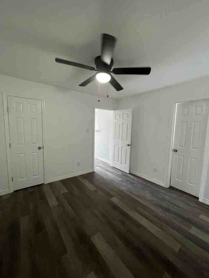 4001 Yellowstone Boulevard - Photo 7 of 20