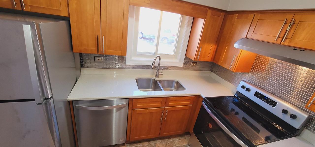4615 West 95th Street - Photo 2 of 18