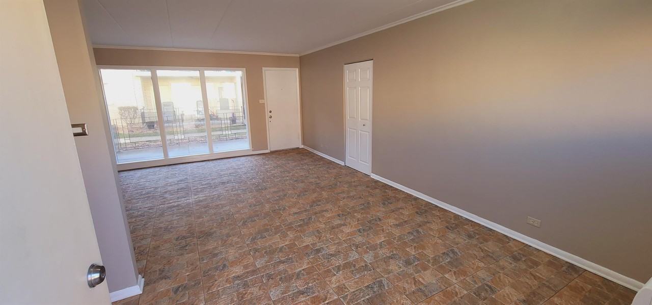 4615 West 95th Street - Photo 7 of 18