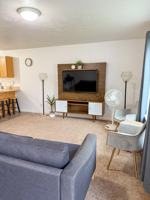 featured image of 920 Andrews Pl