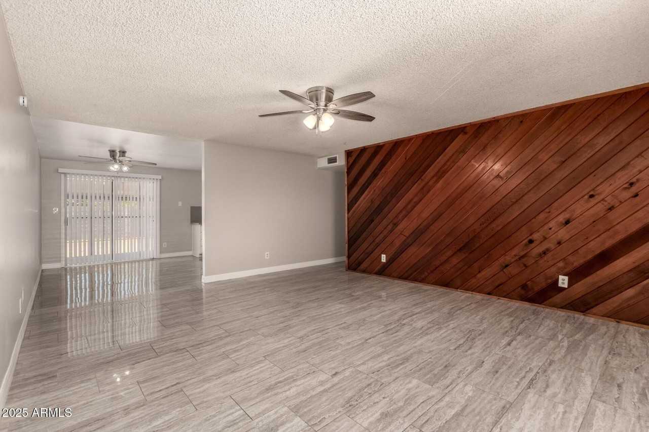 7926 West Campbell Avenue - Photo 4 of 28