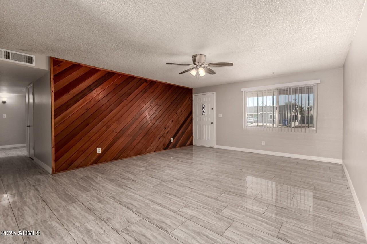 7926 West Campbell Avenue - Photo 5 of 28