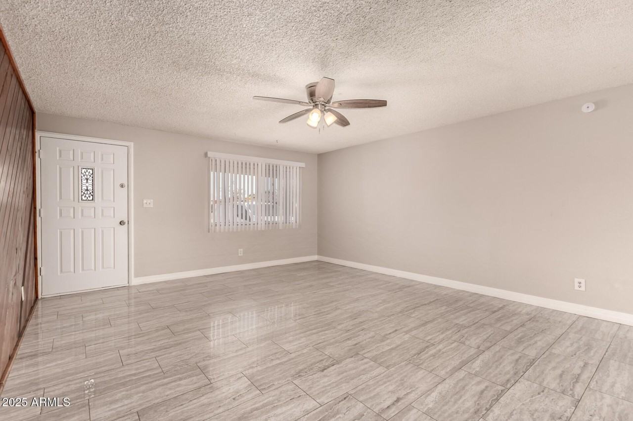 7926 West Campbell Avenue - Photo 6 of 28